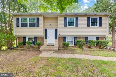Photo of 5308 Macwood Drive, WOODBRIDGE, VA 22193 (MLS # VAPW2121218)