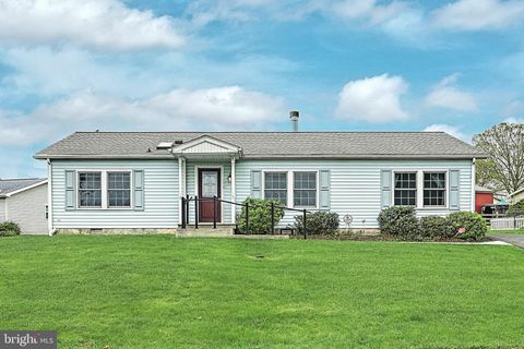 Photo of 5 RAY DR, DENVER, PA 17517 (MLS # PALA2034458)