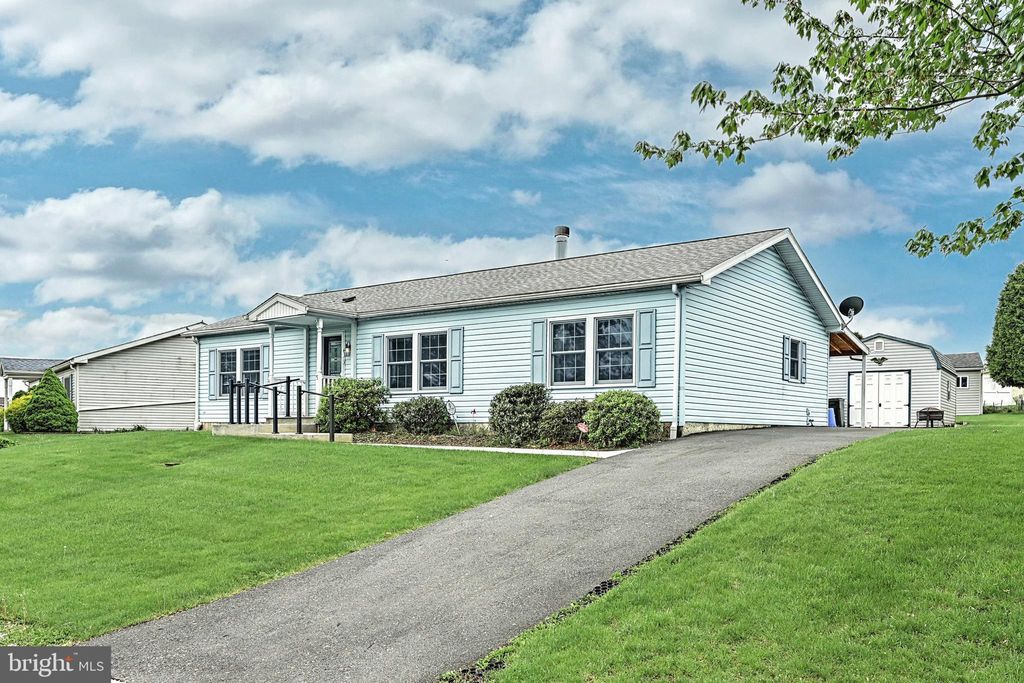 Photo of 5 RAY DR, DENVER, PA 17517 (MLS # PALA2034458)