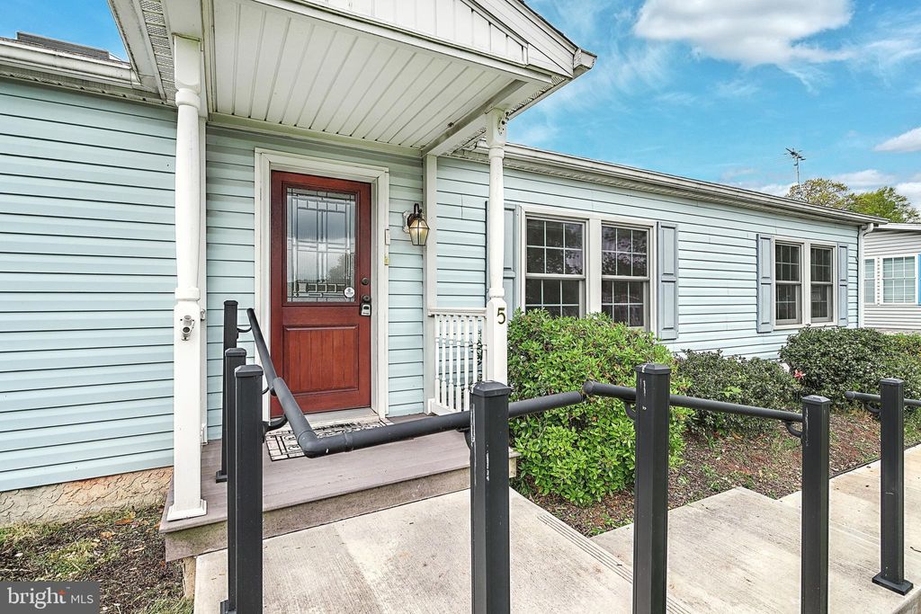 Photo of 5 RAY DR, DENVER, PA 17517 (MLS # PALA2034458)