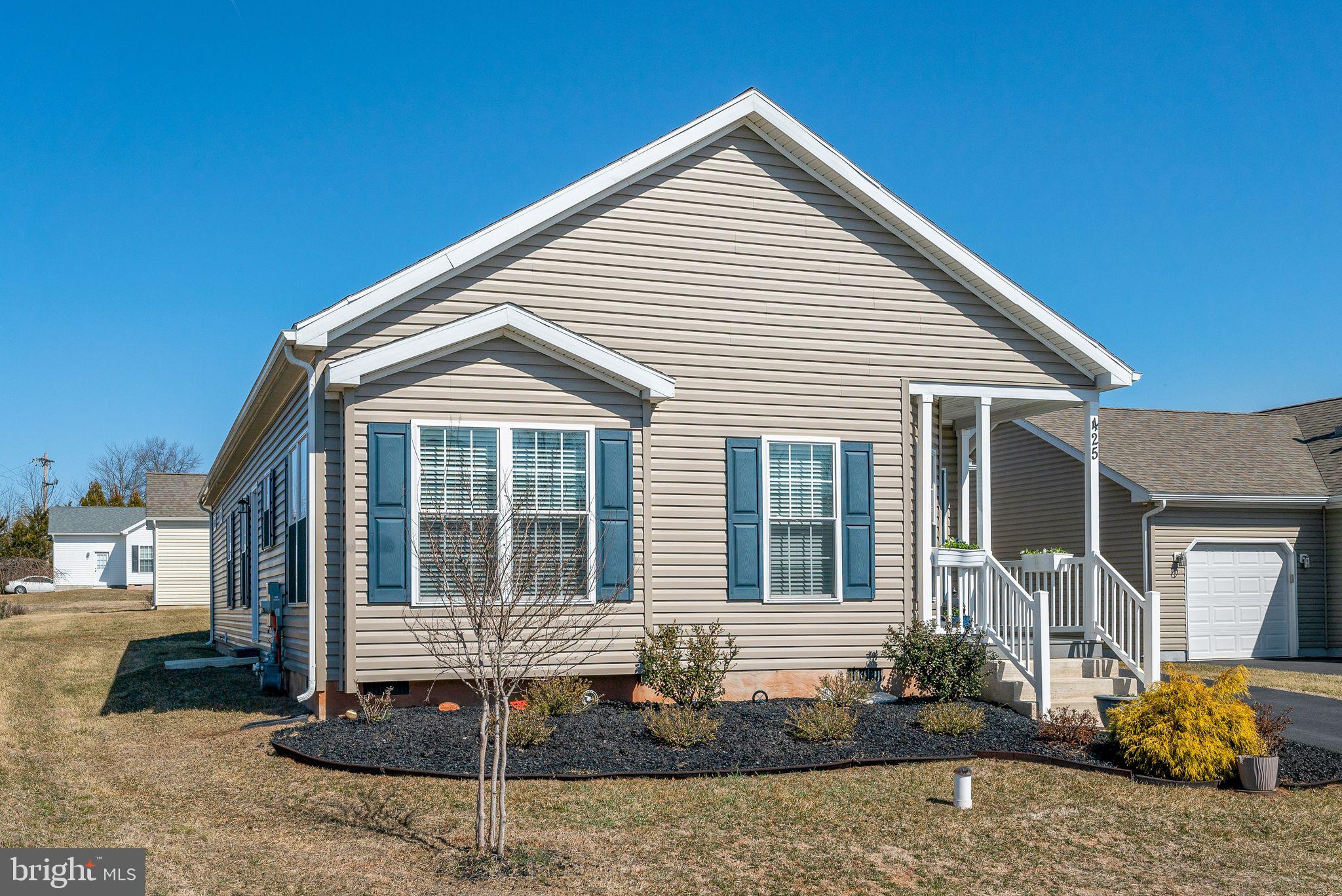 425 AZALEA DRIVE