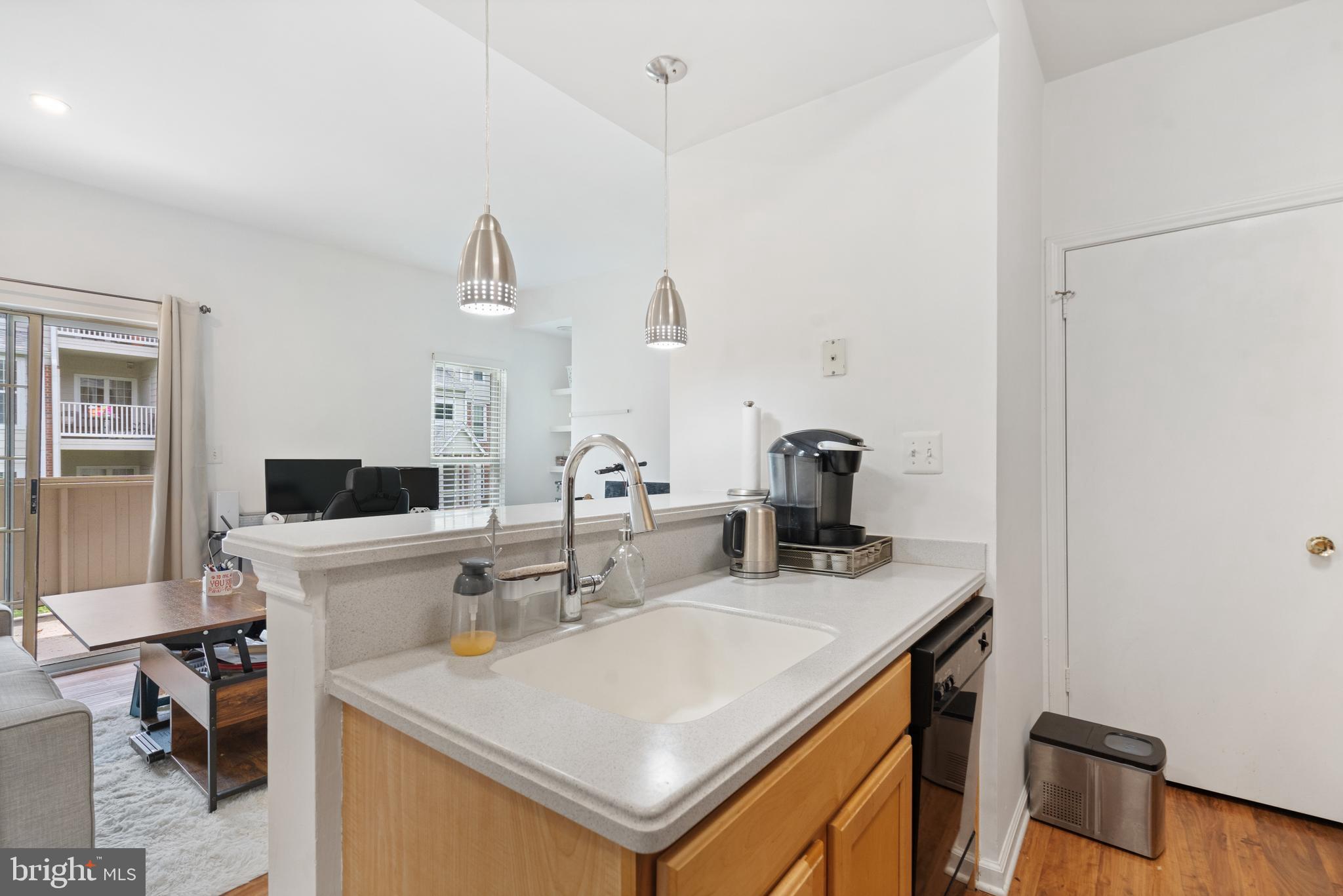 PENDERBROOK SQUARE CONDOMINIUMS - Residential