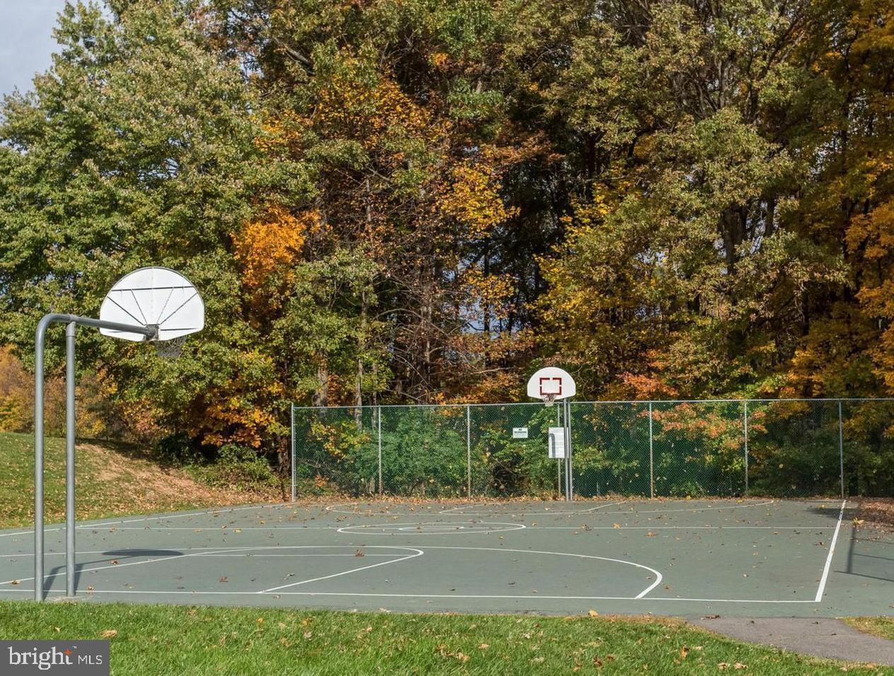 PENDERBROOK SQUARE CONDOMINIUMS - Residential