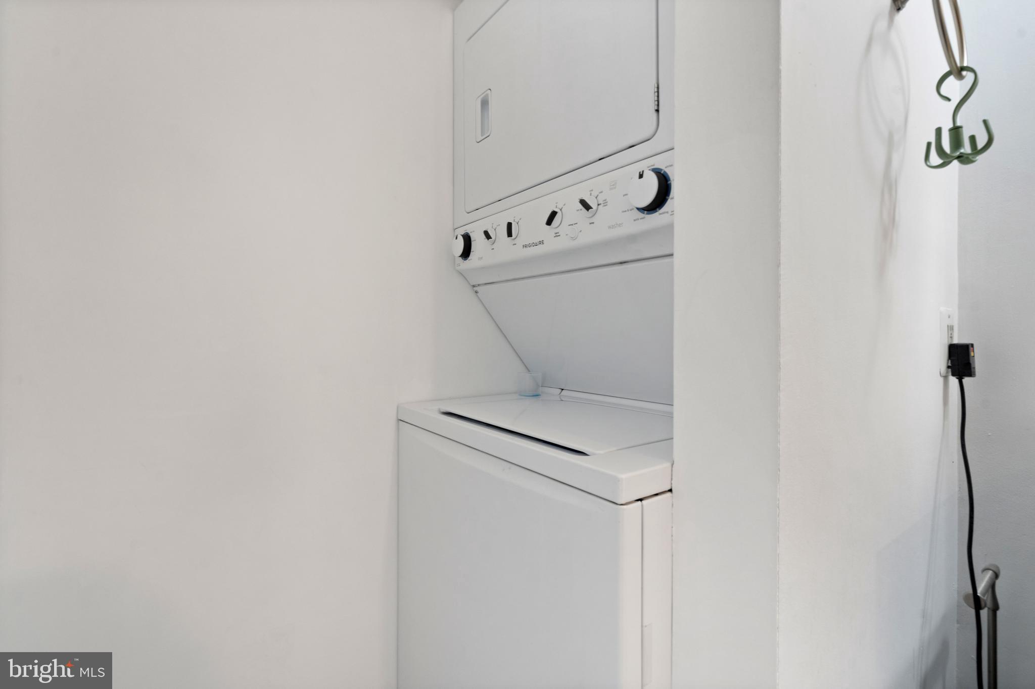 PENDERBROOK SQUARE CONDOMINIUMS - Residential