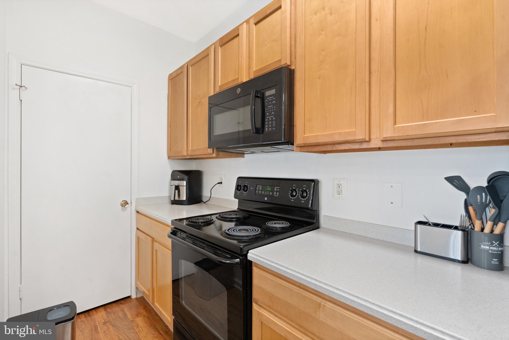 PENDERBROOK SQUARE CONDOMINIUMS - Residential