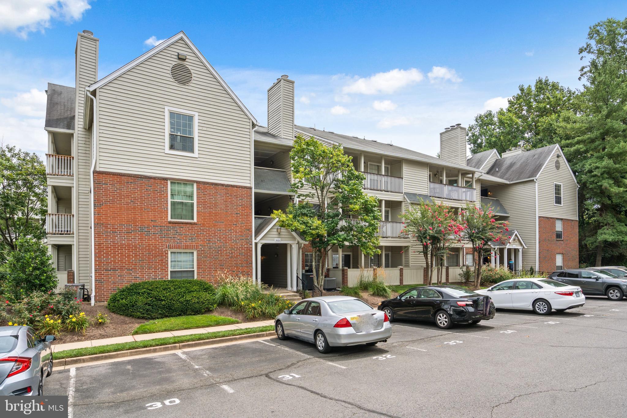 PENDERBROOK SQUARE CONDOMINIUMS - Residential