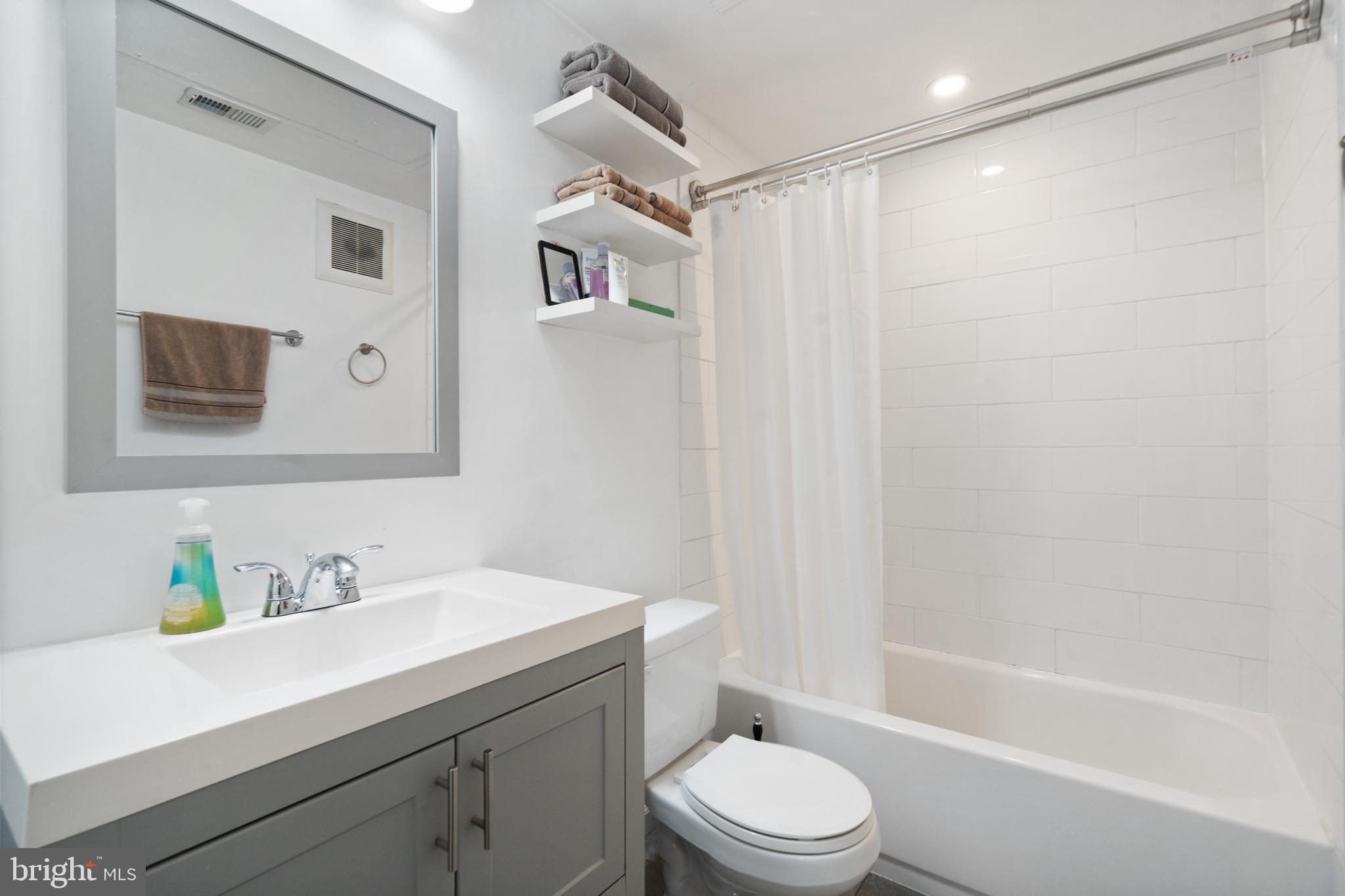 PENDERBROOK SQUARE CONDOMINIUMS - Residential