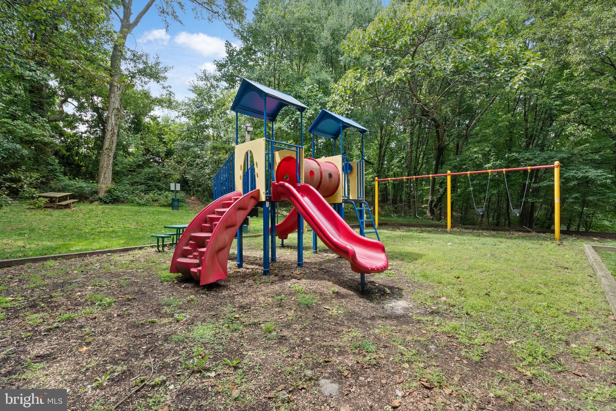 PENDERBROOK SQUARE CONDOMINIUMS - Residential