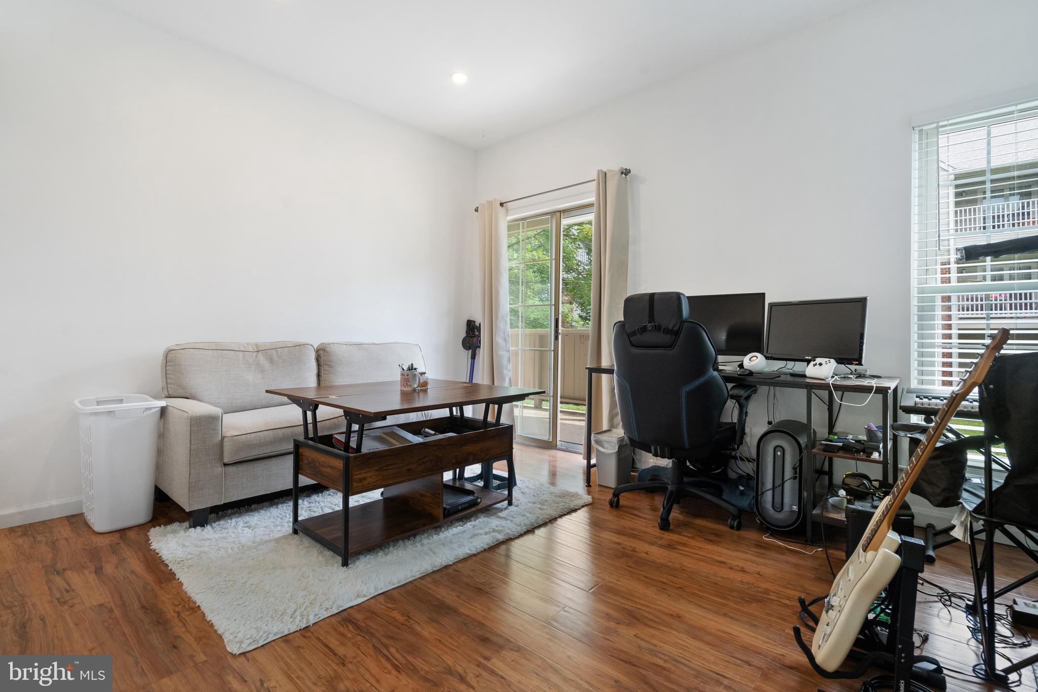 PENDERBROOK SQUARE CONDOMINIUMS - Residential