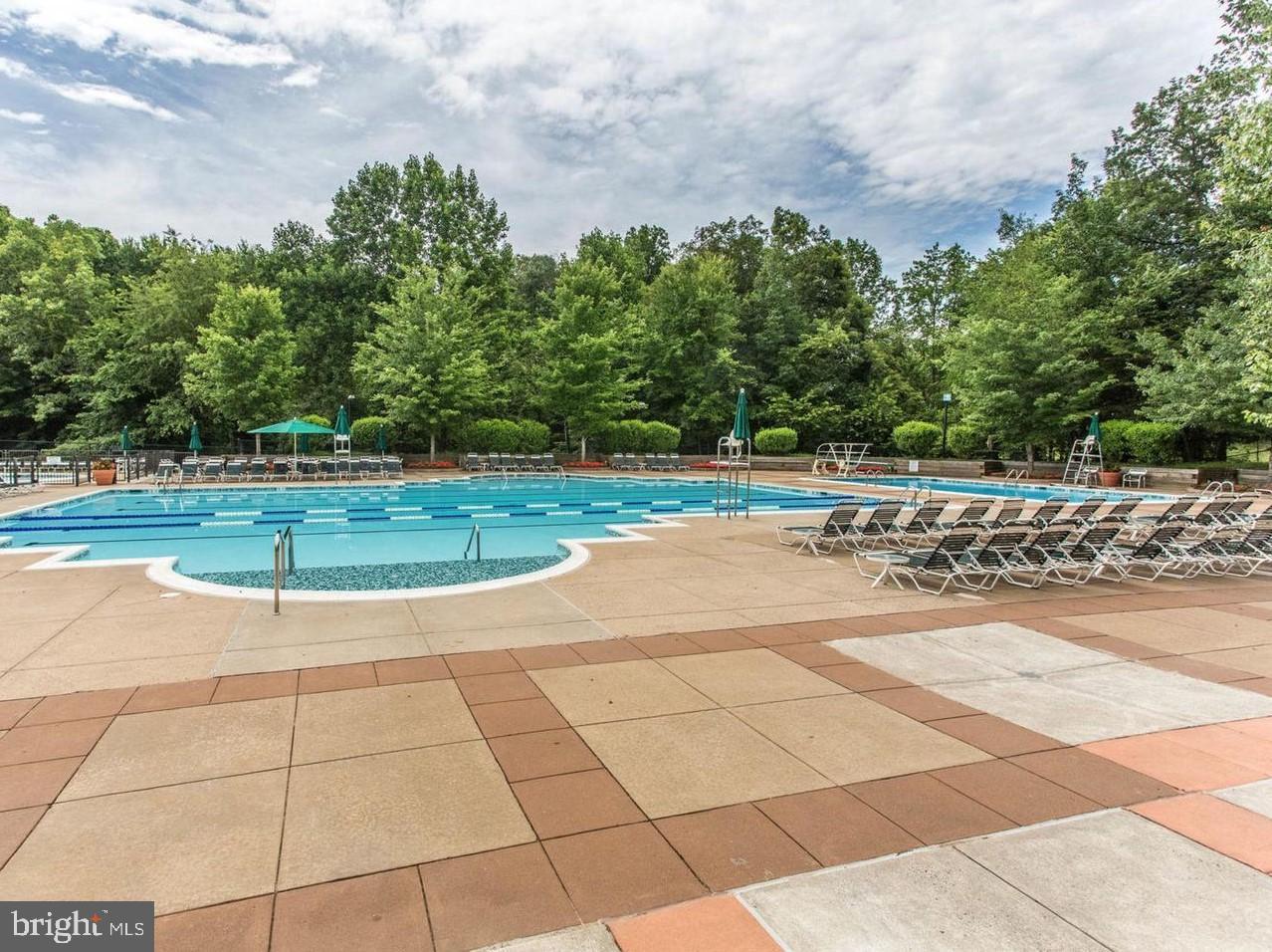 PENDERBROOK SQUARE CONDOMINIUMS - Residential