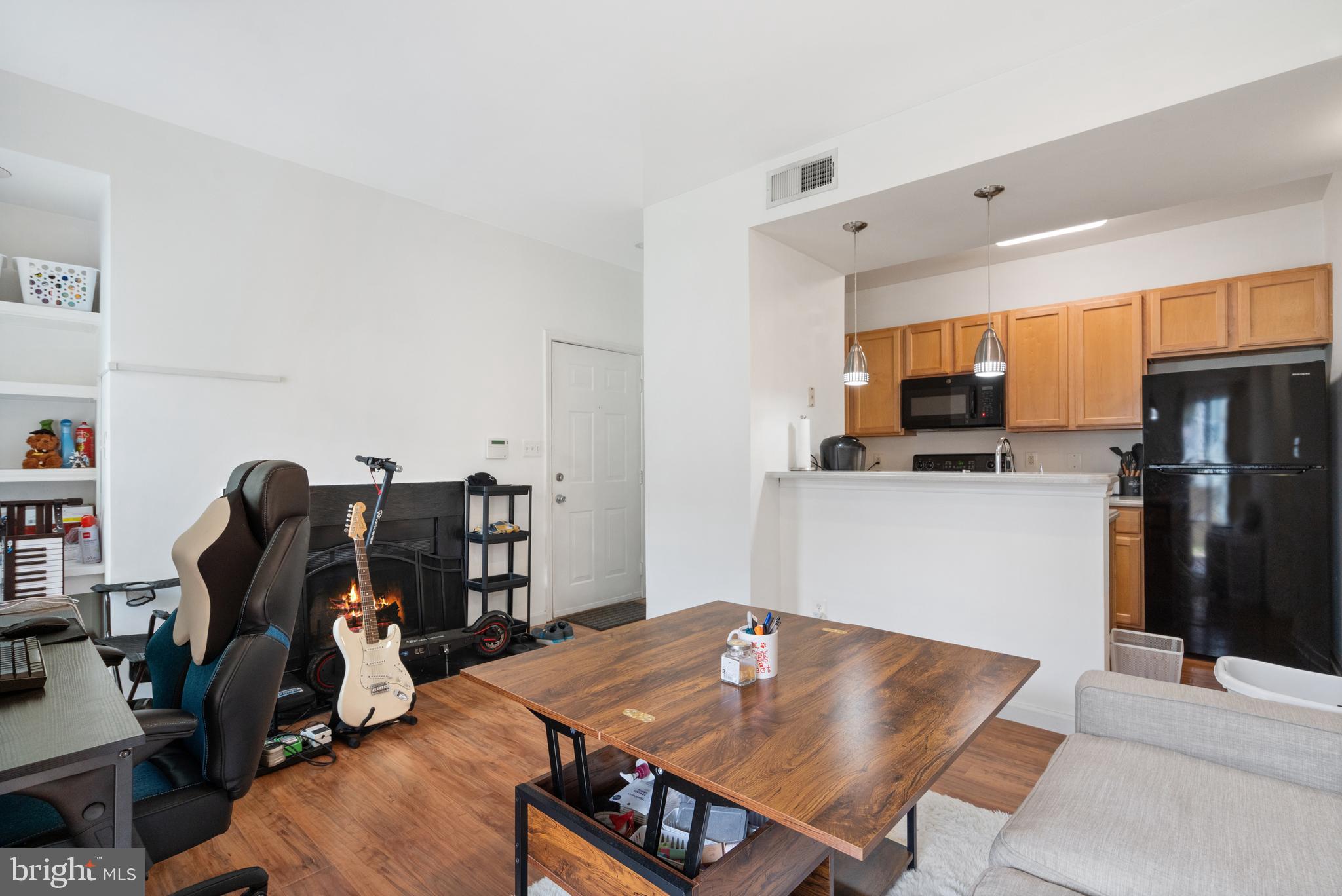 PENDERBROOK SQUARE CONDOMINIUMS - Residential