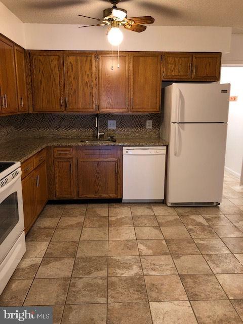 TOWER VILLAS - Residential Lease