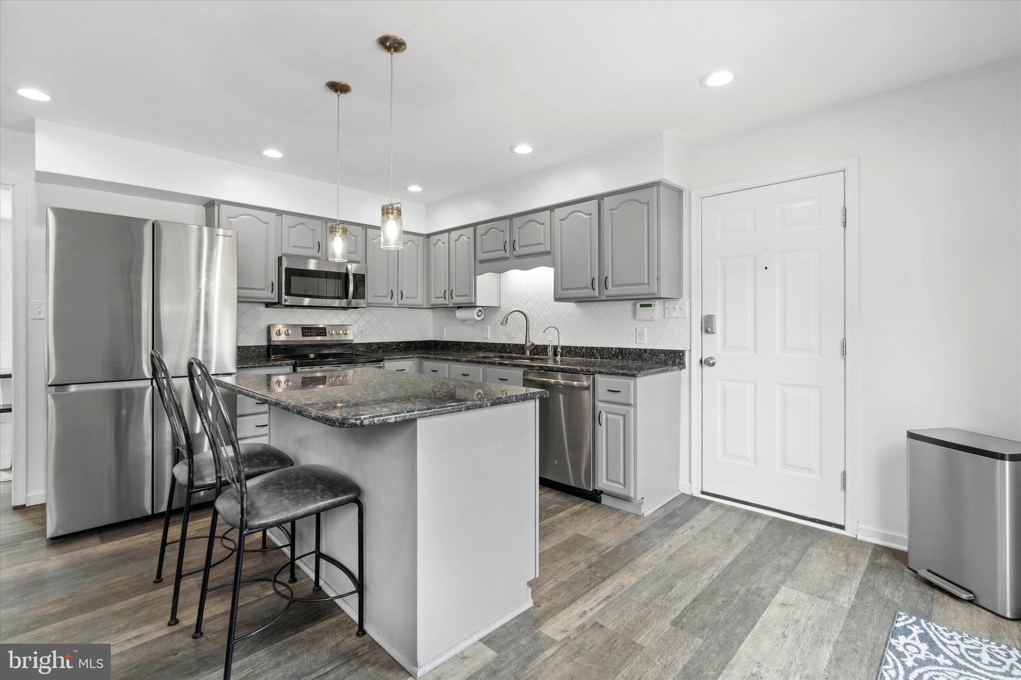 CHIPPENDALE - Residential