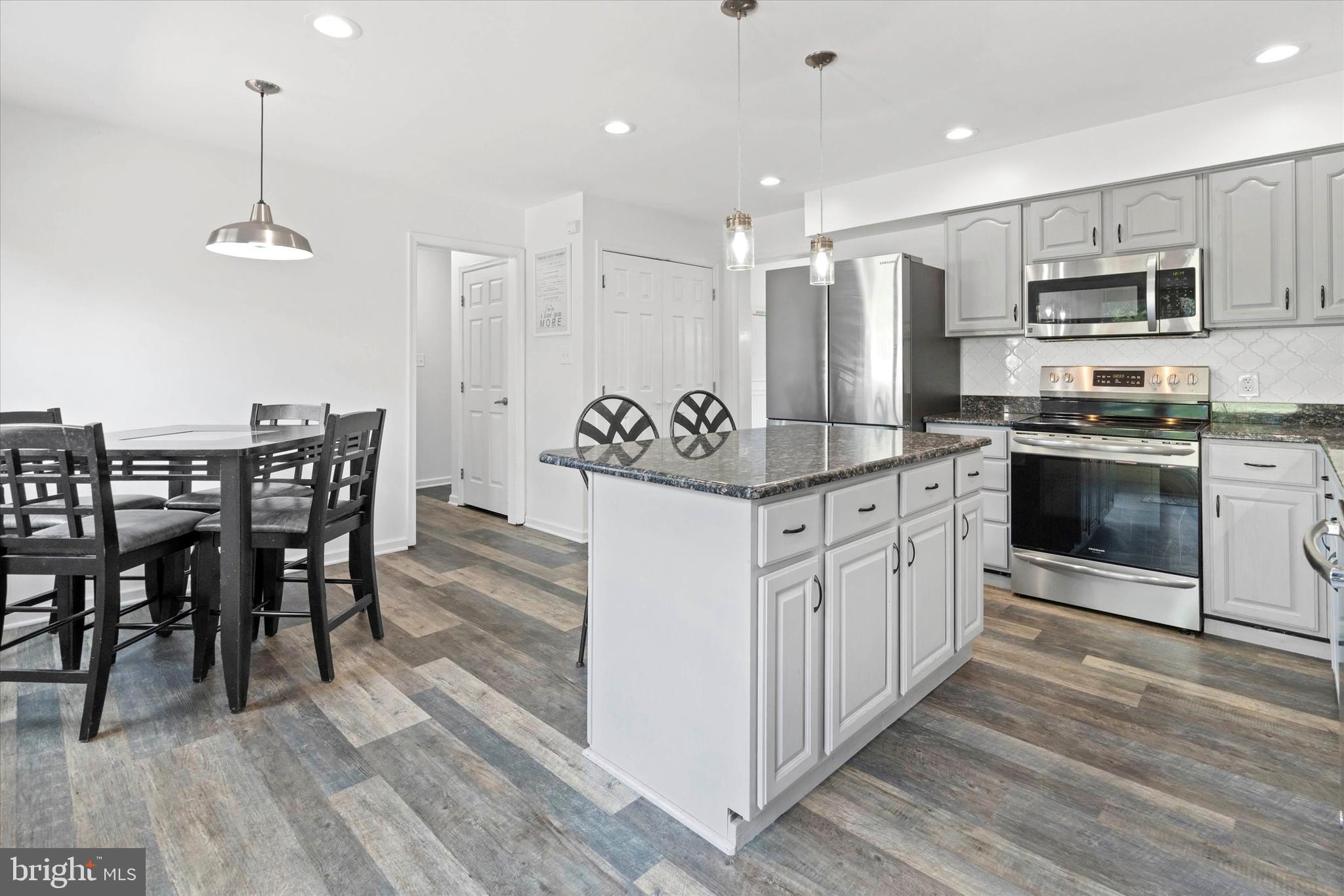 CHIPPENDALE - Residential