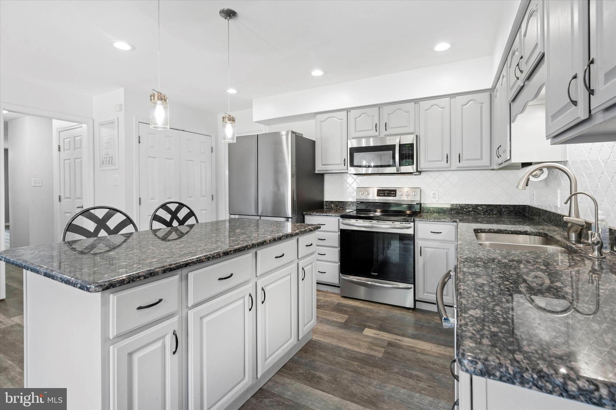 CHIPPENDALE - Residential