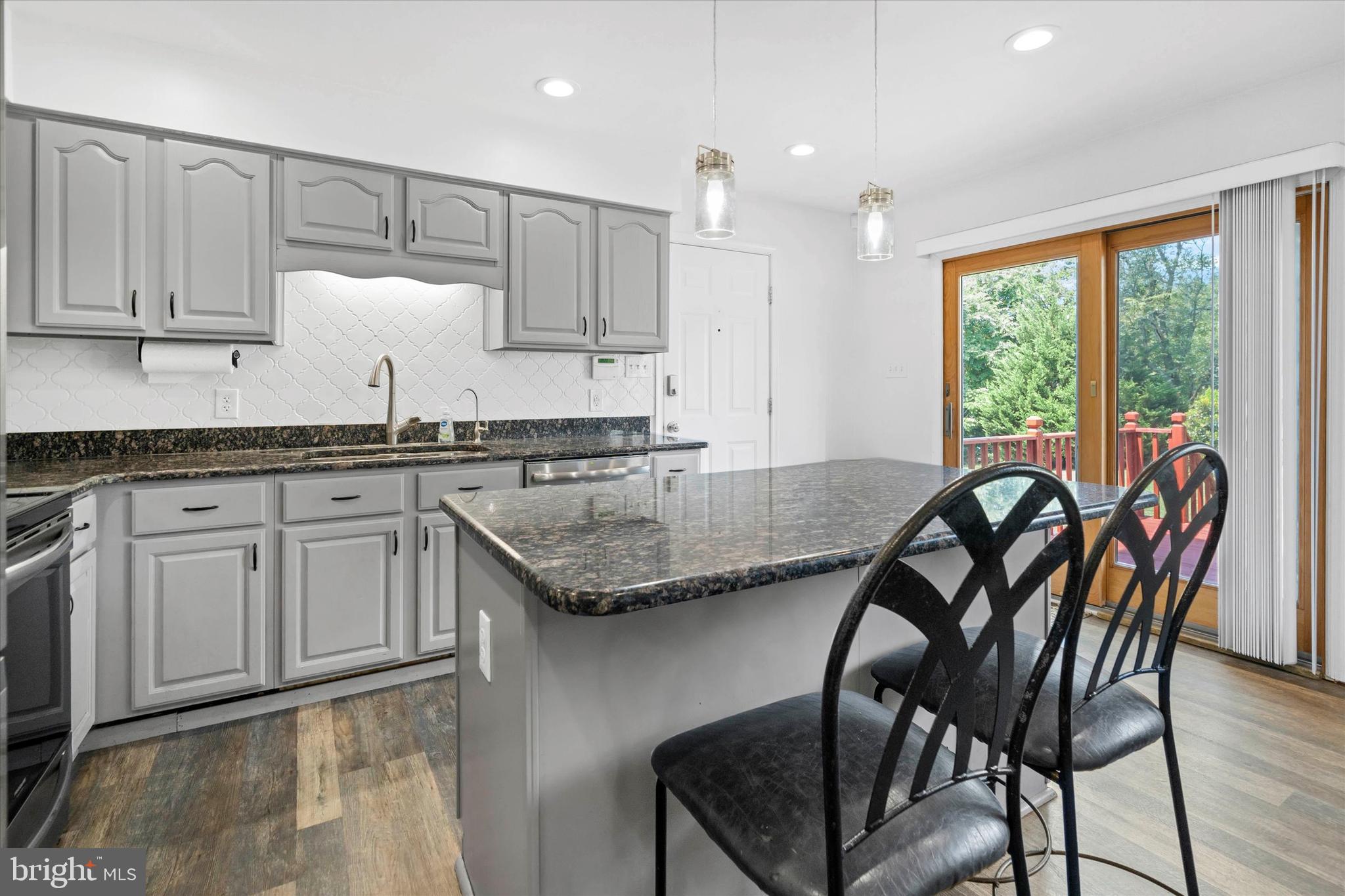 CHIPPENDALE - Residential