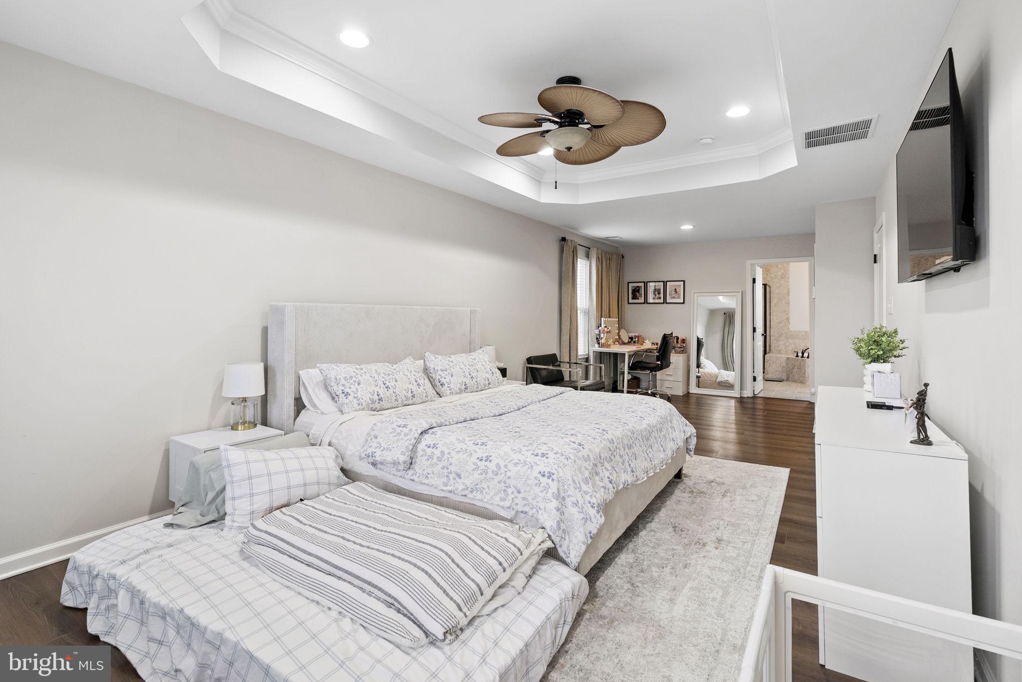 WASHINGTON SQUARE - Residential