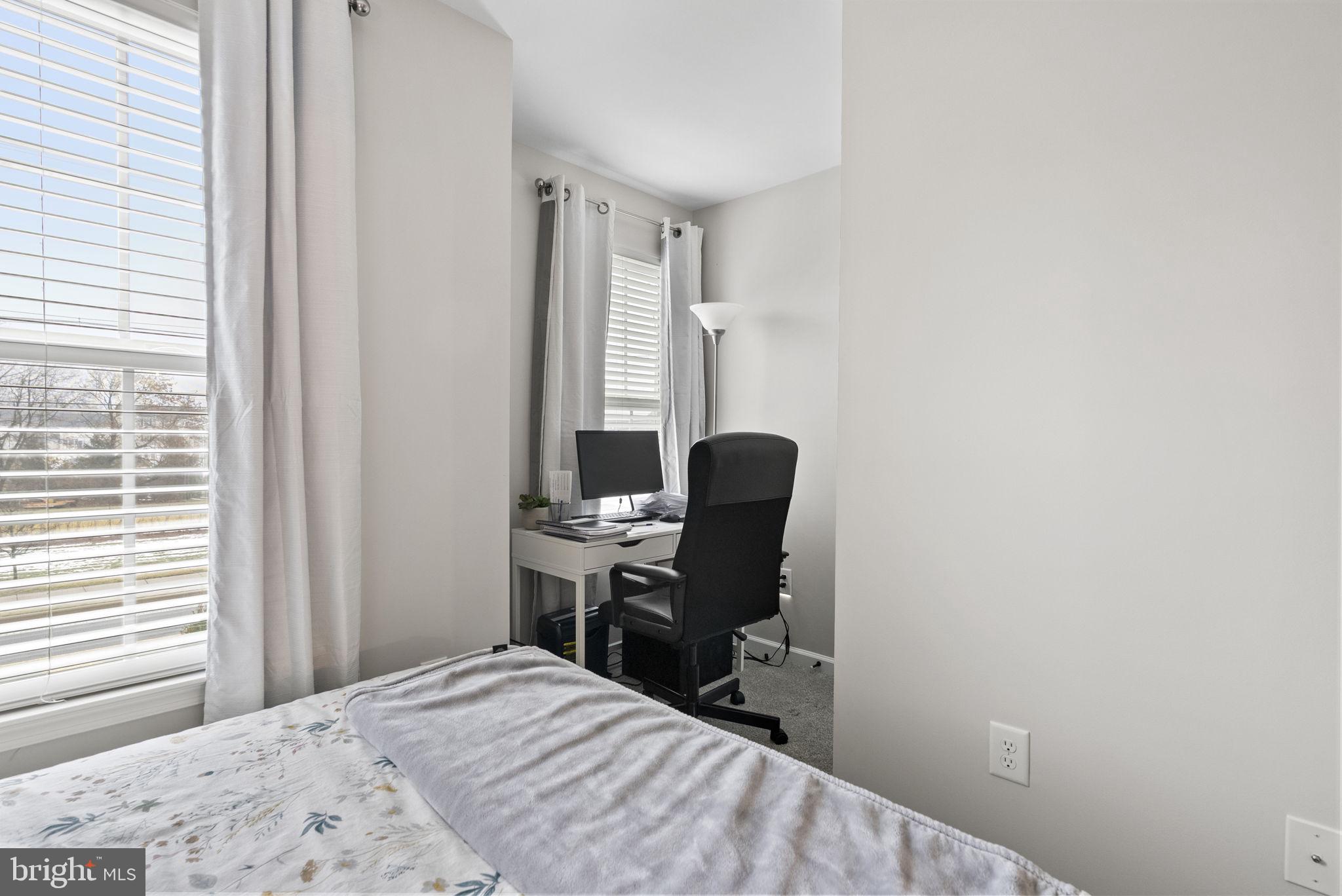 WASHINGTON SQUARE - Residential