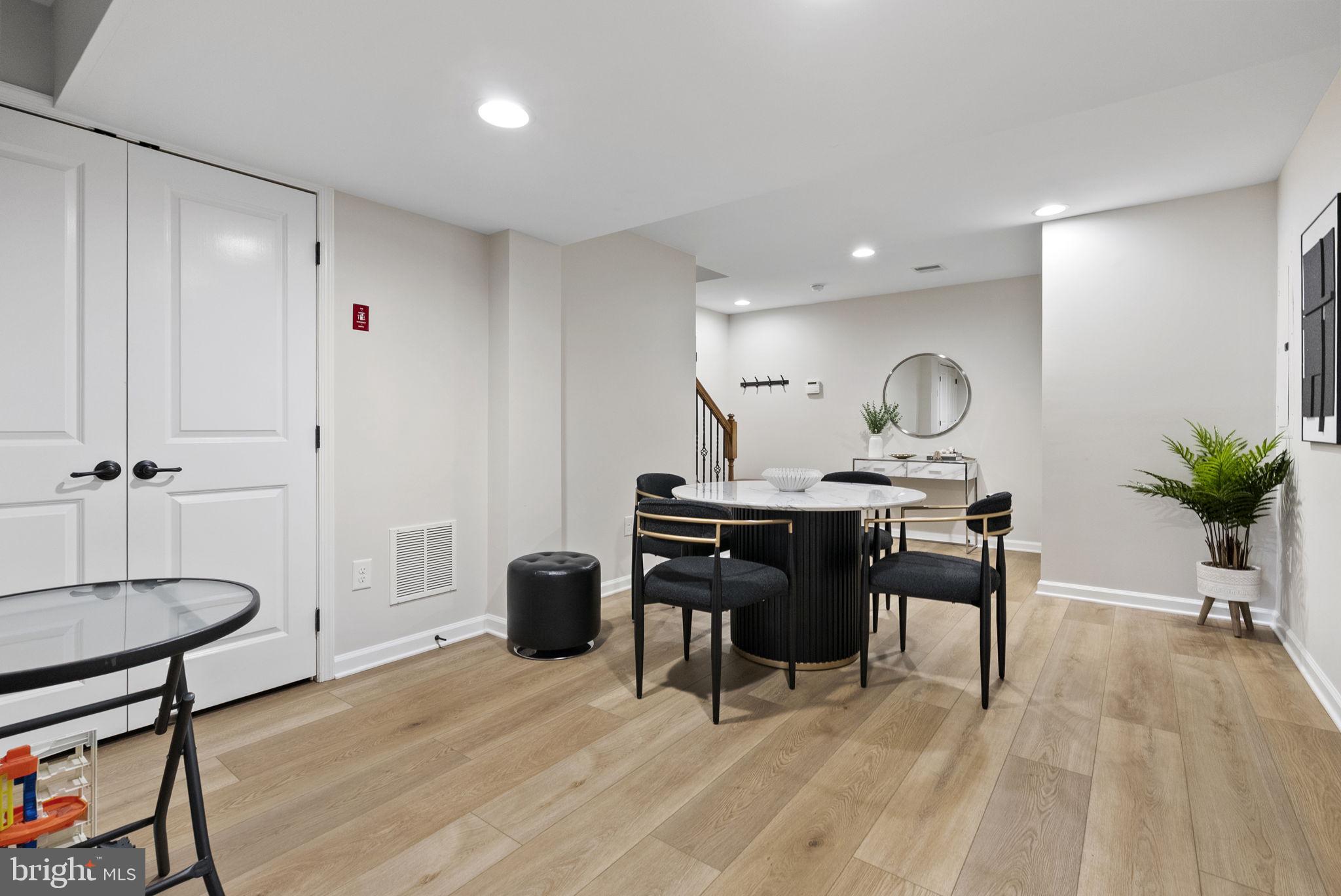 WASHINGTON SQUARE - Residential