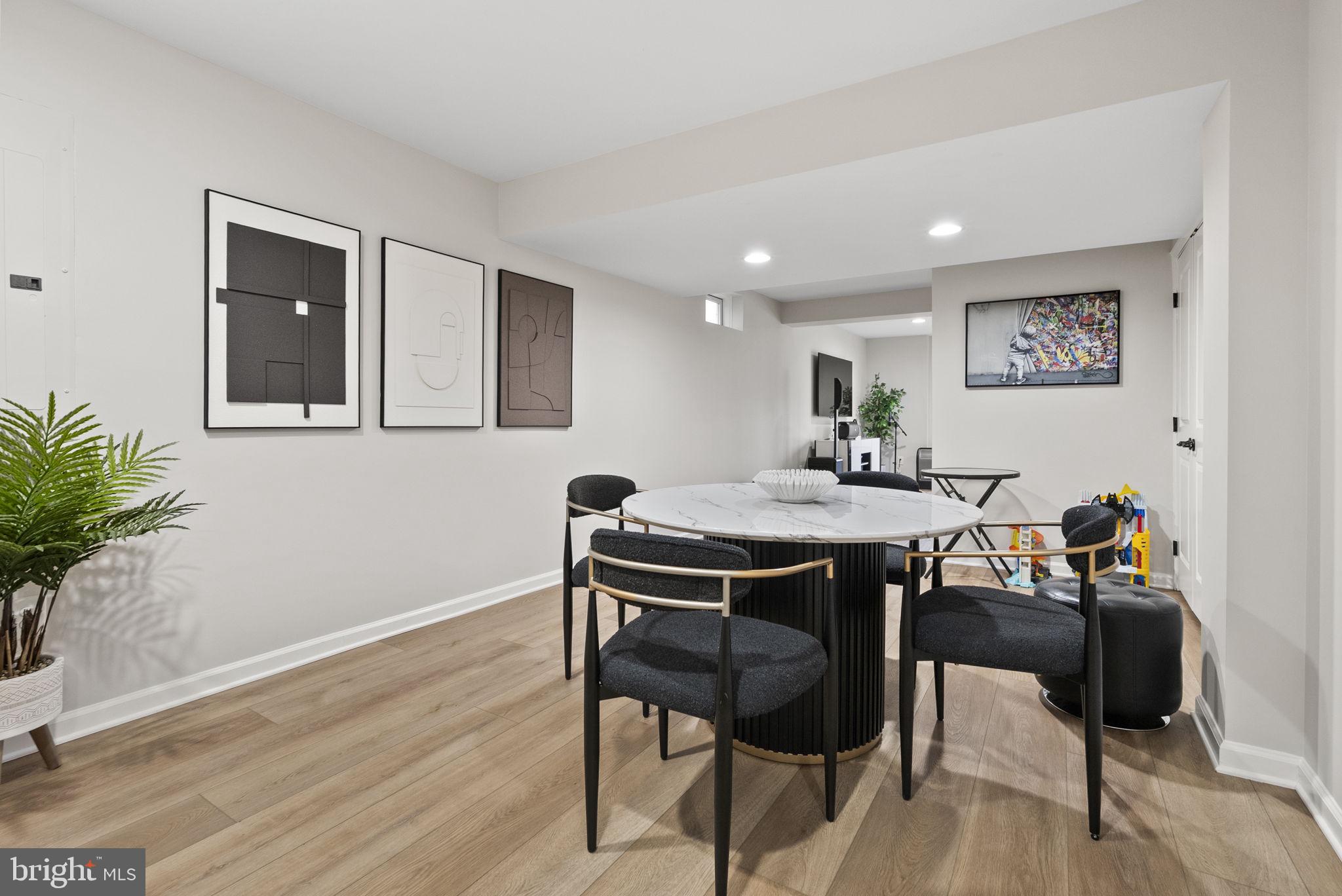 WASHINGTON SQUARE - Residential