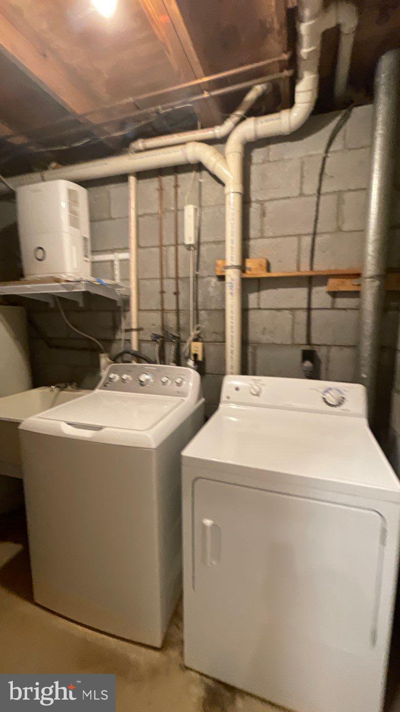 CLARY'S FOREST - Residential Lease