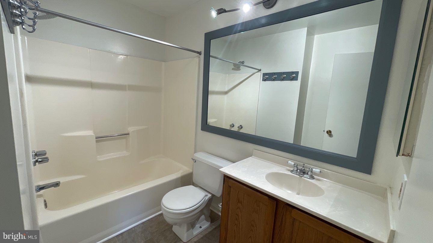 CLARY'S FOREST - Residential Lease