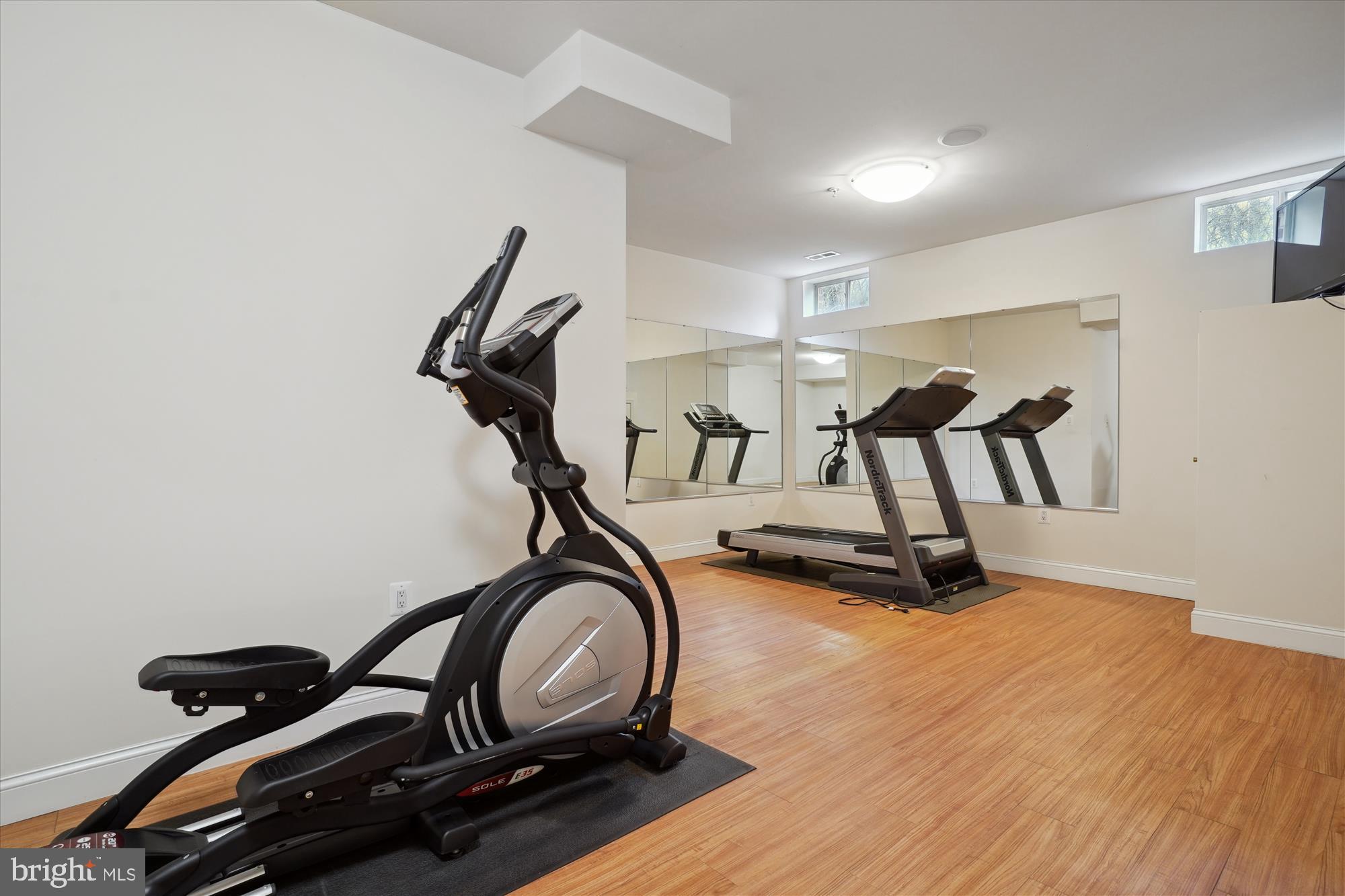 QUEEN ANNE - Residential