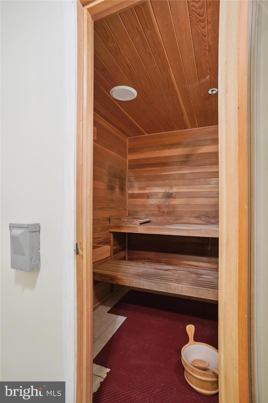 QUEEN ANNE - Residential