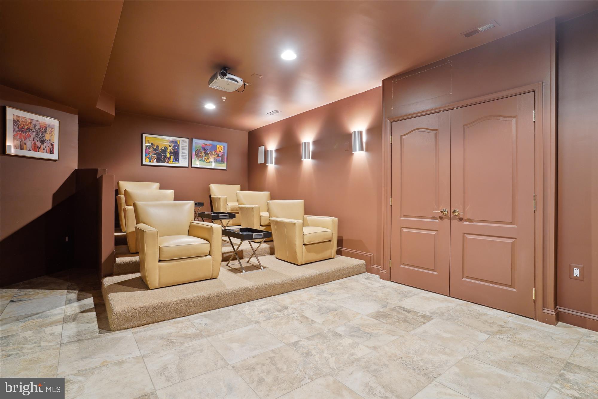 QUEEN ANNE - Residential