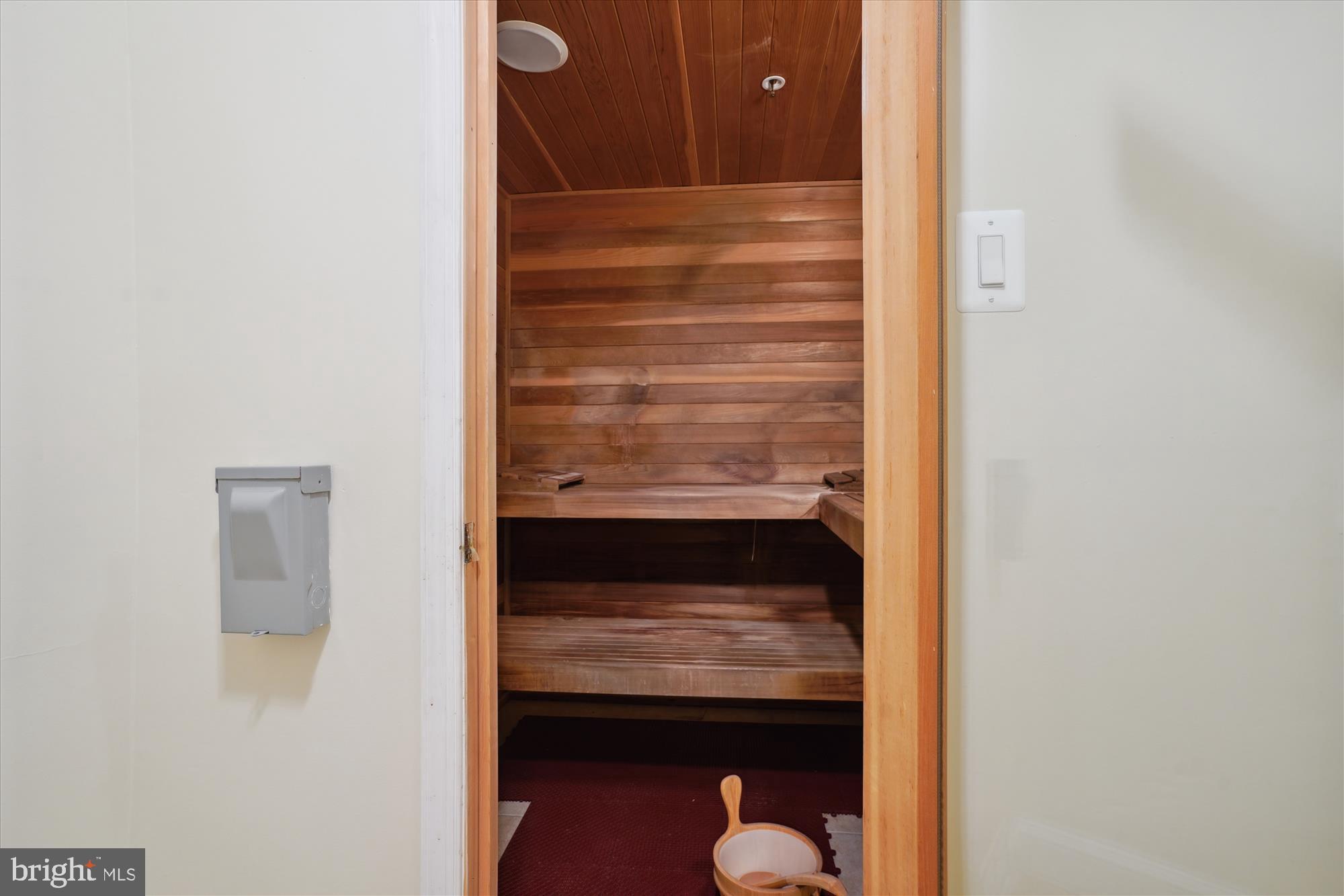 QUEEN ANNE - Residential