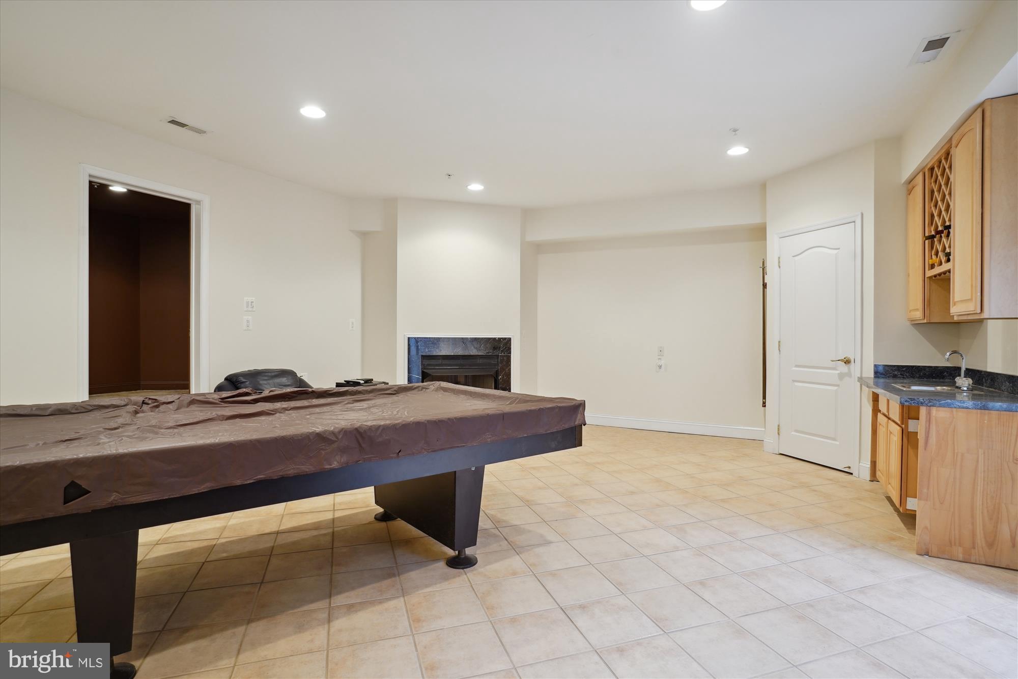 QUEEN ANNE - Residential