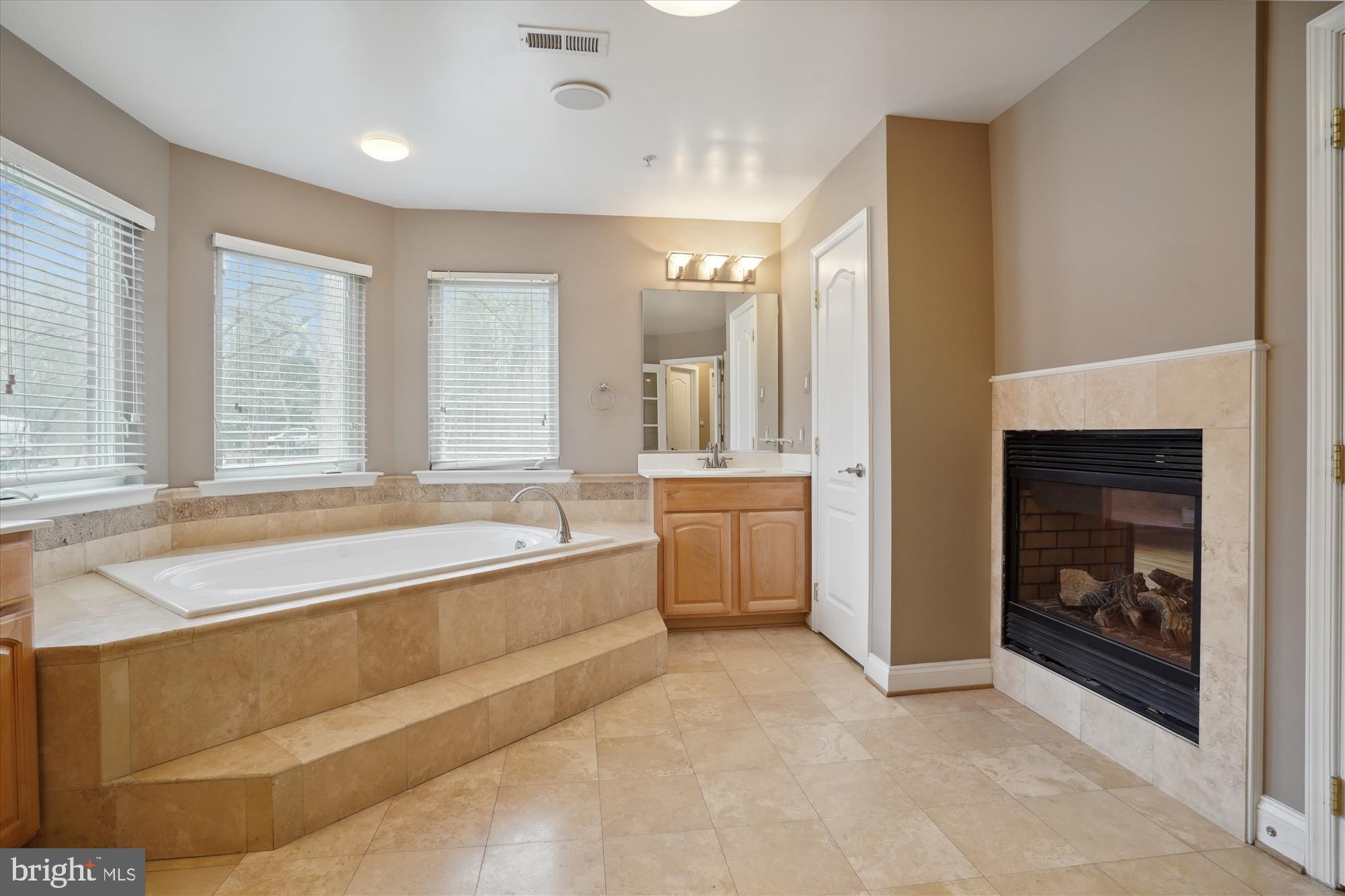 QUEEN ANNE - Residential