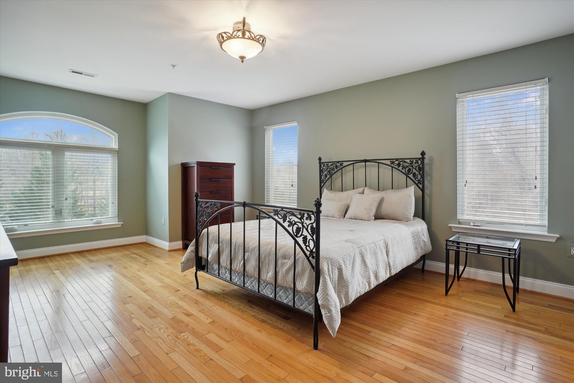 QUEEN ANNE - Residential