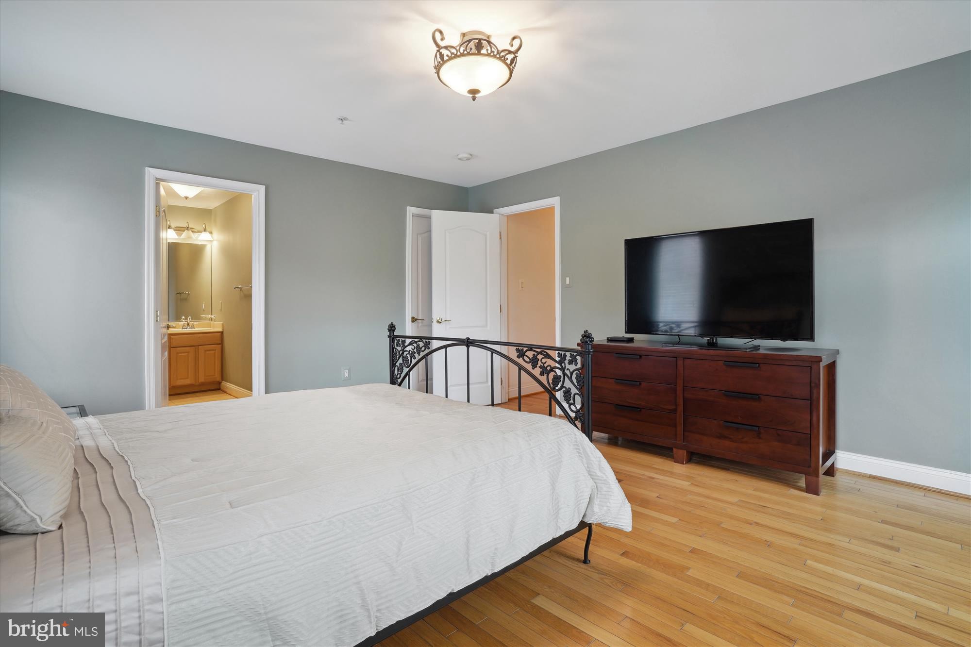 QUEEN ANNE - Residential