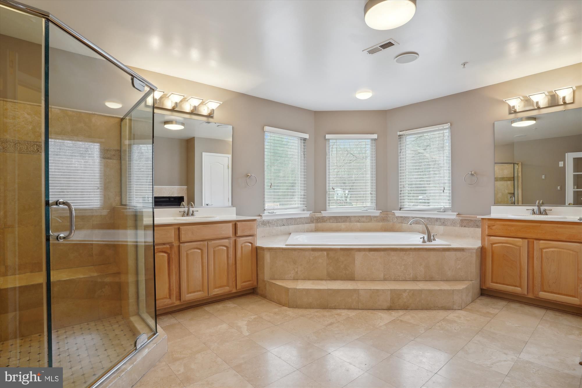 QUEEN ANNE - Residential