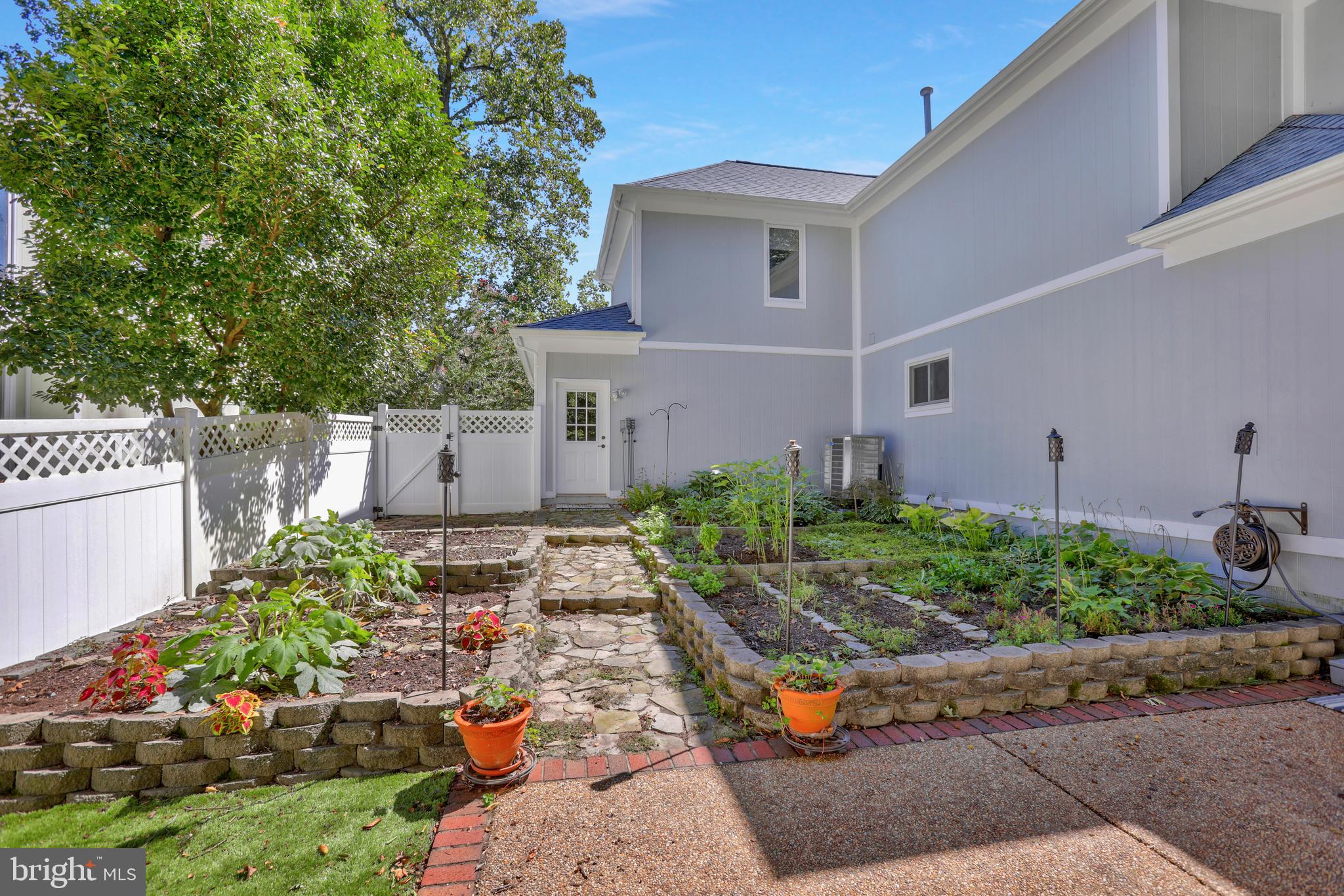 CASCADES/LOWES - Residential