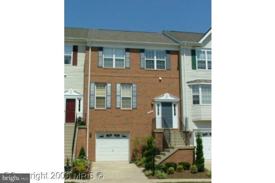 Elegant 2,100 + Sq FT 3 Lvl 3 BR 2.5 BA. Bright & Light Filled. Kitchen w/ luxury Granite, Custom Venetian Glass Backsplash + New Upgraded SS Gas Cook Appliances. Tile in Kitchen & Family. Hardwood in Living & Formal Dining. 9 FT+ Ceilings throughout + Vaulted Ceilings in All Bedrooms. Master Bath sep Shower & Tub + 1.5 Car Extra Wide Garage. V Private Large Yard. Custom Patio & Deck. Easy Commute