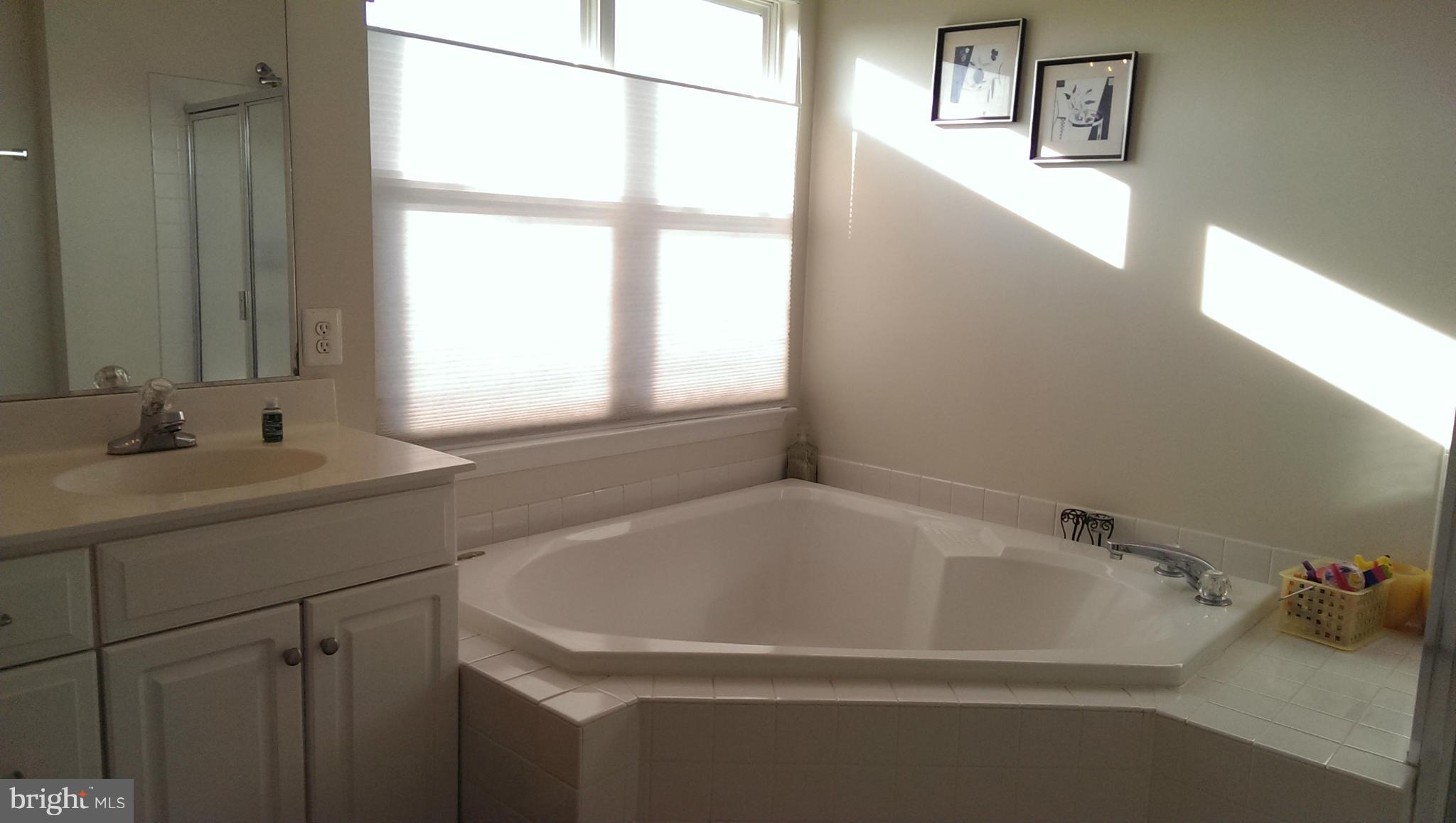 FARMWELL HUNT - Residential Lease