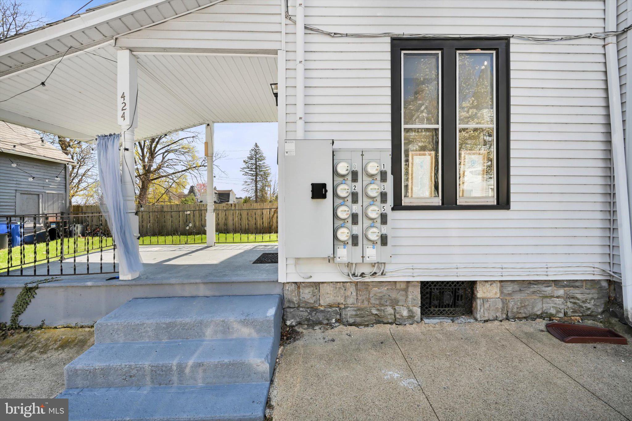 COLLEGE HILL - Commercial Sale