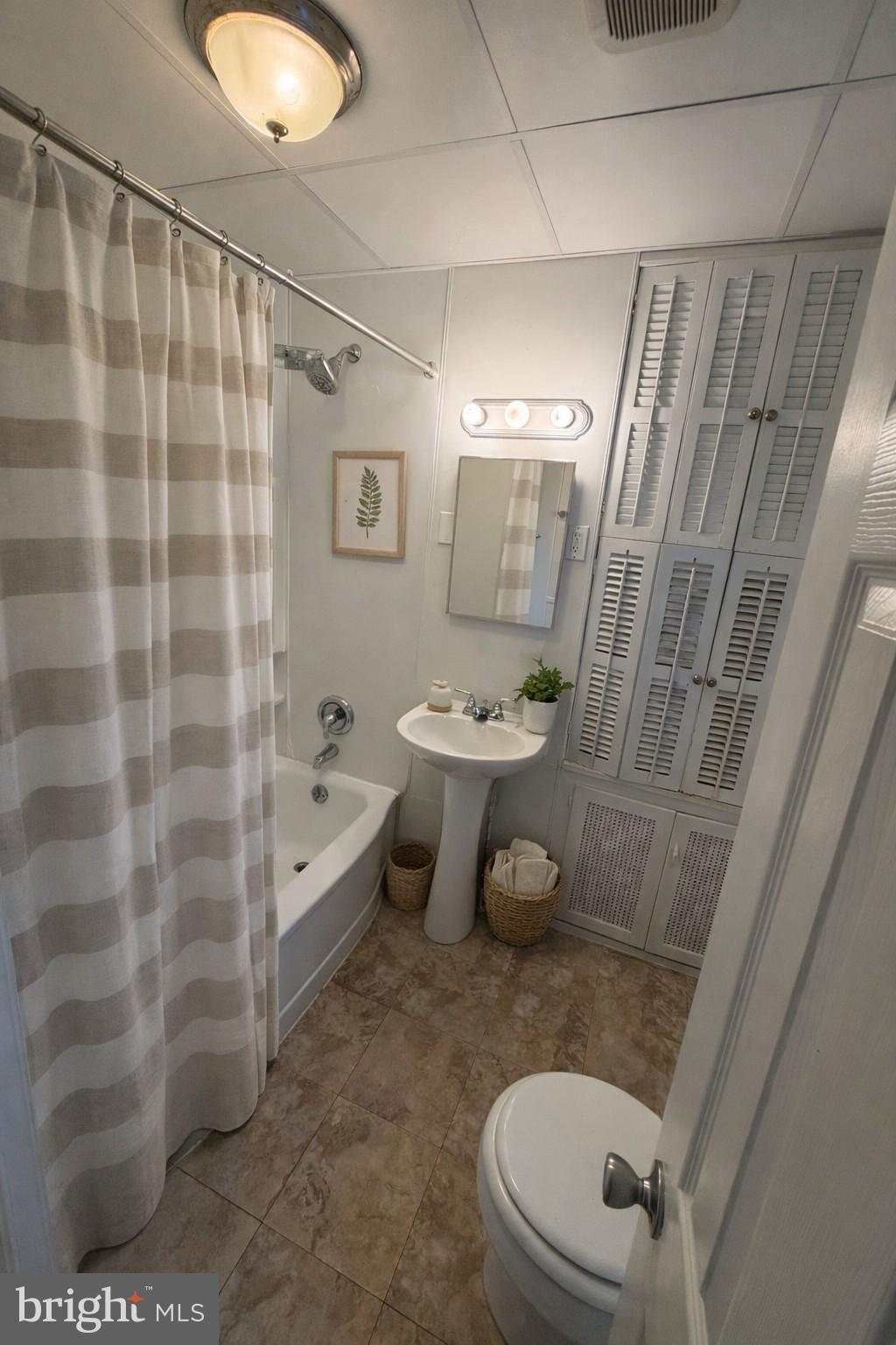 COLLEGE HILL - Commercial Sale