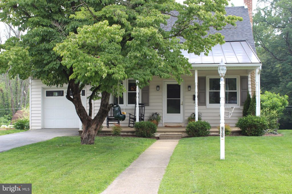 Photo of 209 PENN AVE, EPHRATA, PA 17522 (MLS # PALA2038020)