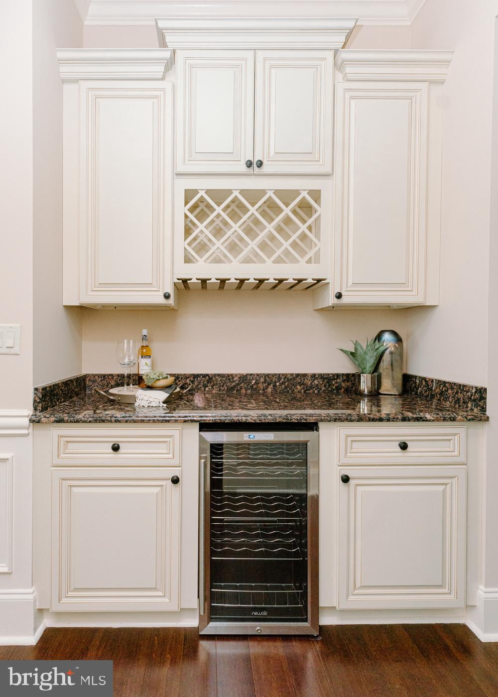 VIENNA WOODS - Residential