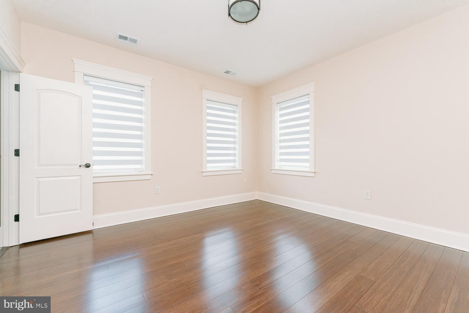 VIENNA WOODS - Residential