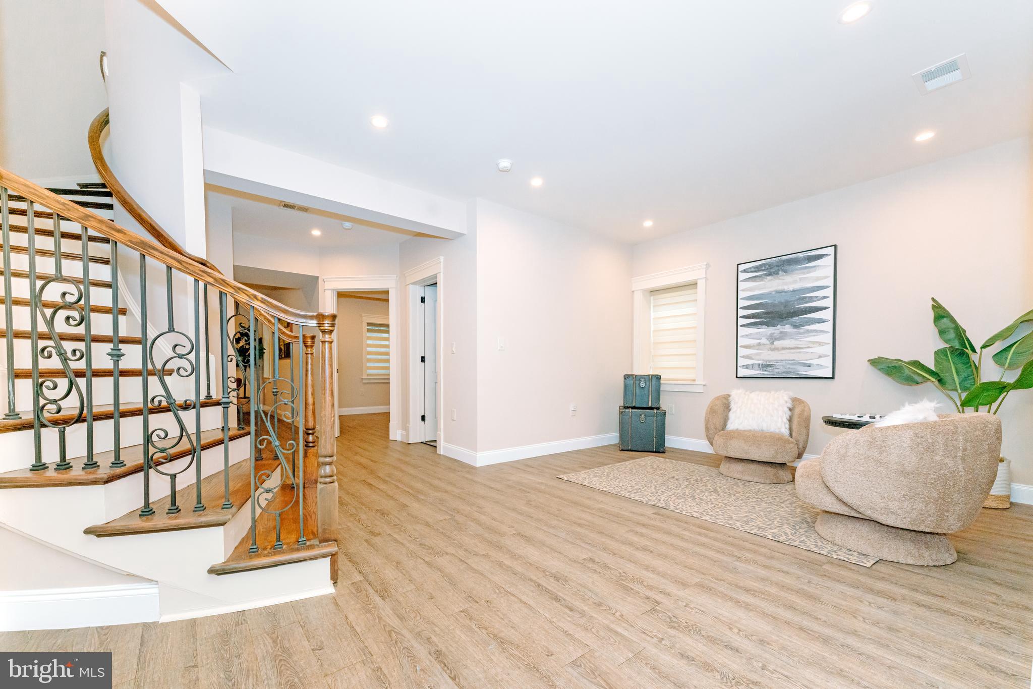 VIENNA WOODS - Residential