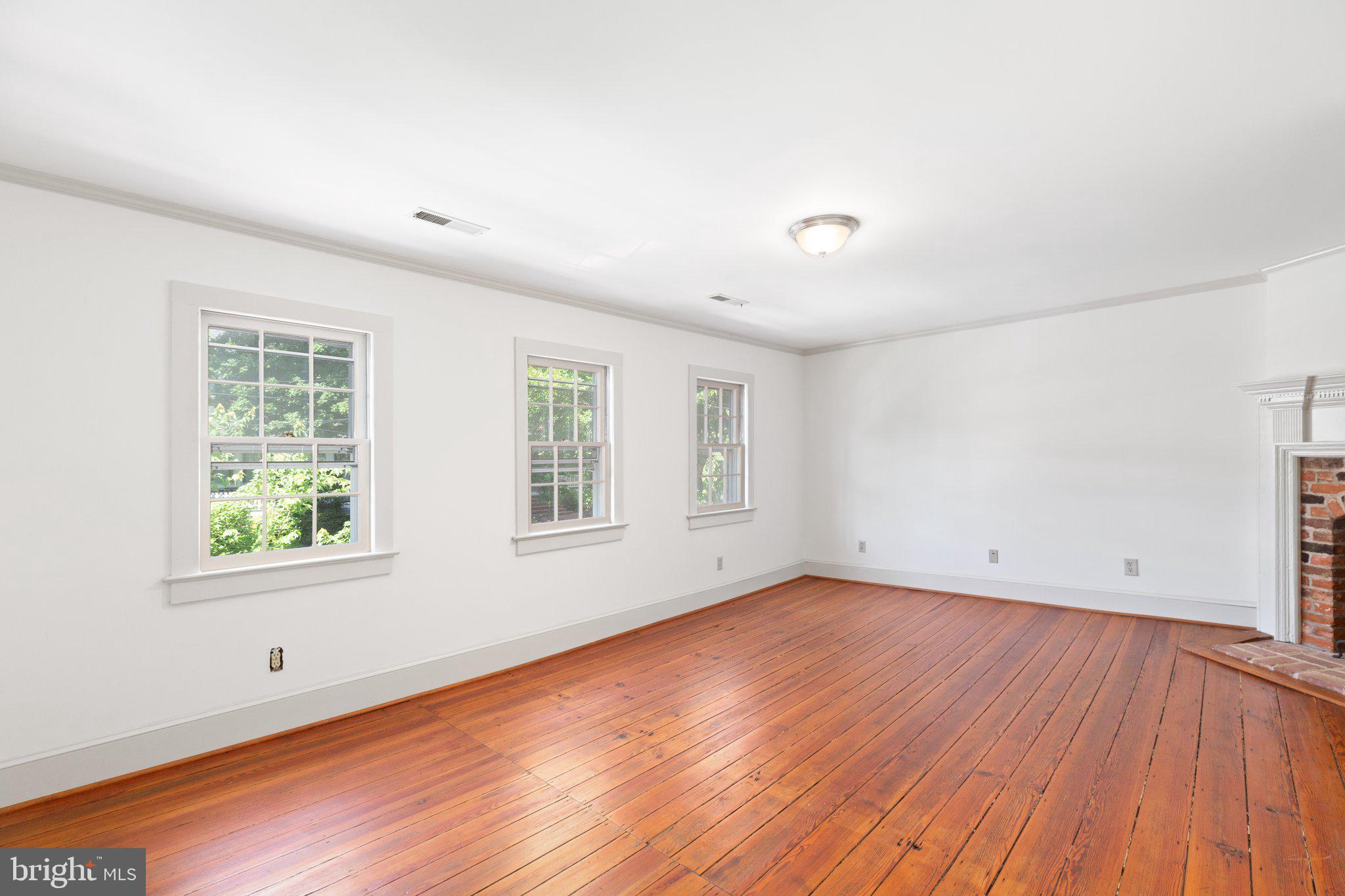 1307 CAROLINE STREET