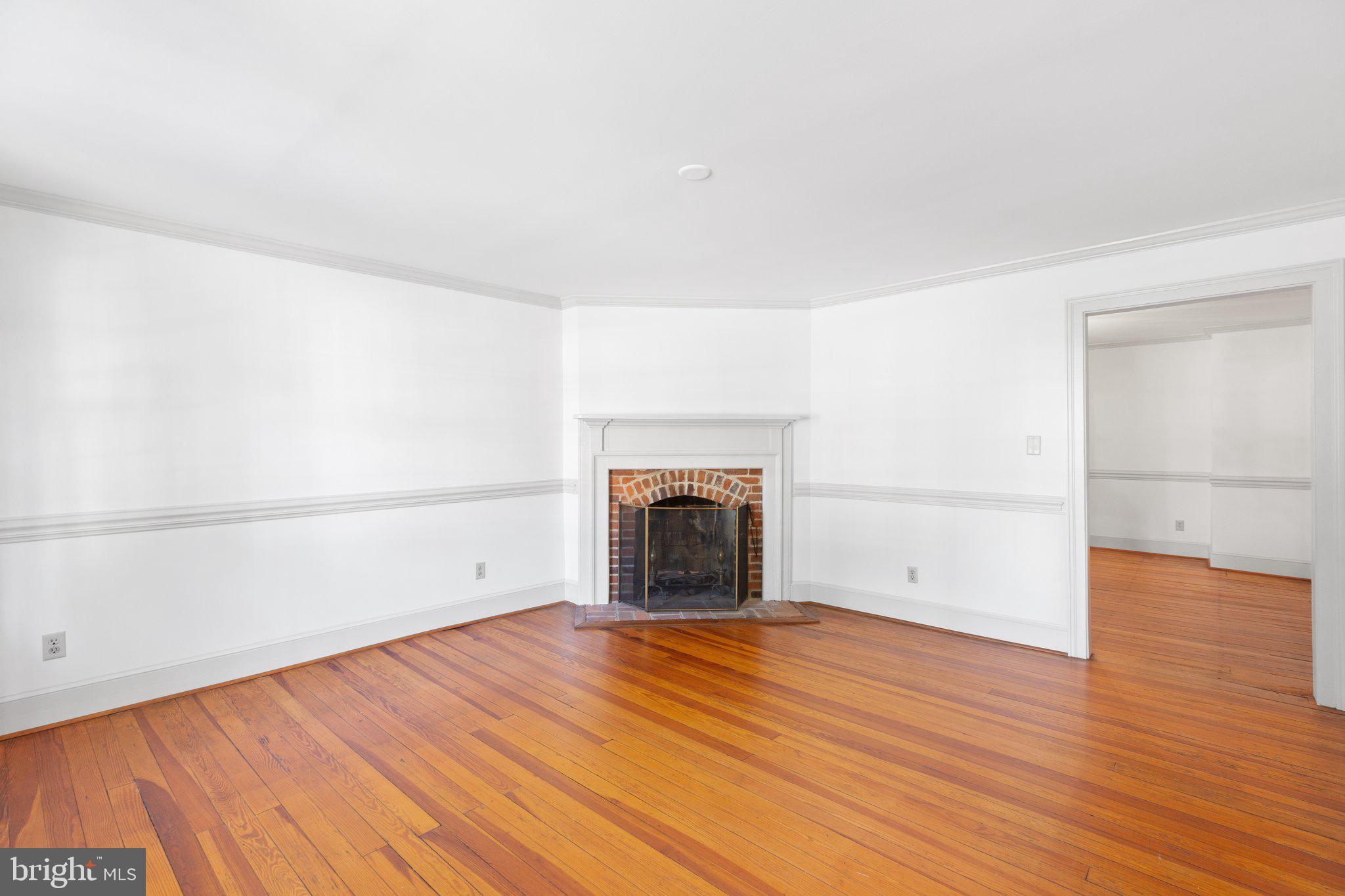 1307 CAROLINE STREET