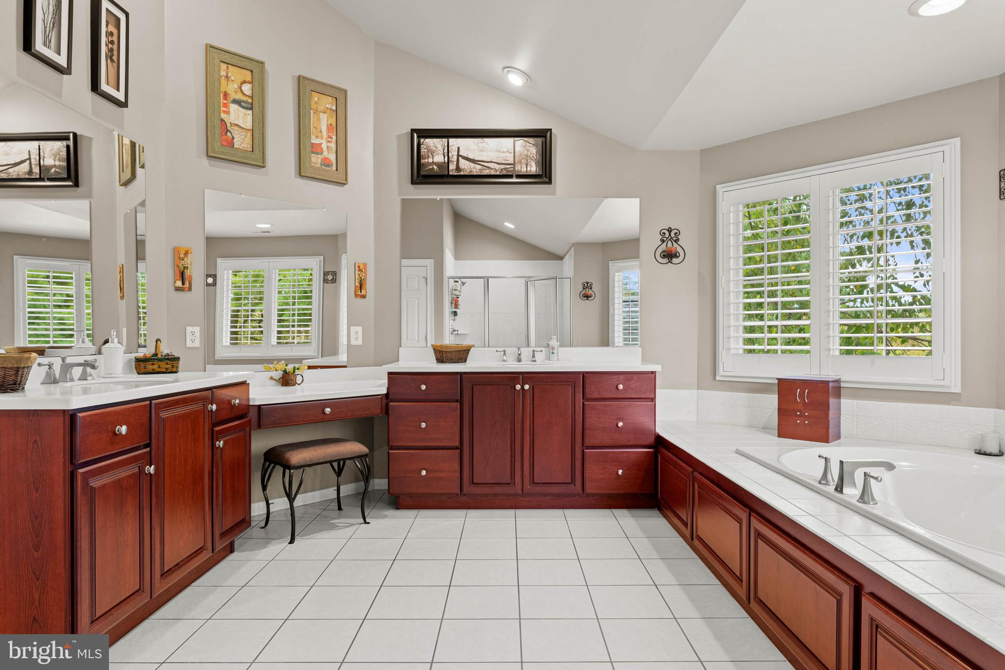 CHERRY CREEK - Residential