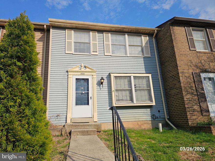 Interior unit townhouse! 3 finished levels with 3 bedrooms / 3 full baths and a finished walkout
basement Suite.  Walk into the living room featuring wall to wall carpet. Modernized
kitchen with updated counters and full walk in Pantry. Plenty of room for large table and up to 6 chairs.
Opens up to a large deck. Upper level features wall to wall carpet and 3 bedrooms. The lower level is set up
as a suite with a full kitchen. There is a bonus room perfect to use as a den, work out room or play area.
The lower level basement has a laundry room and full bathroom. Walk out to fully fenced and private yard. 1 Assigned parking spot with additional open parking. Minutes to Good Hope Community Recreation Center which is equipped with a gym, office spaces, basketball and tennis courts, and playing fields just steps away.