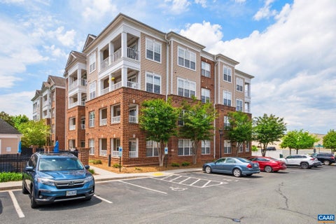 Condo For Sale - 1051 Glenwood Station Ln Ln #304<br/> CHARLOTTESVILLE, VA 22901