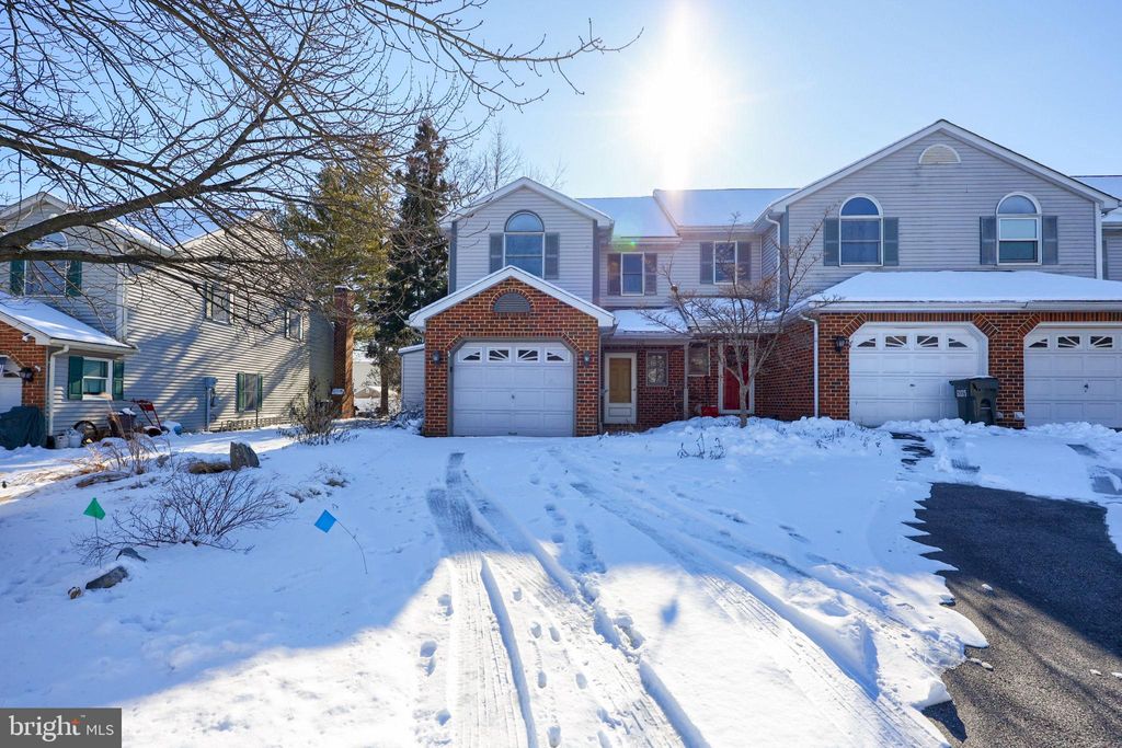 Photo of 110 Pepperton Court, LITITZ, PA 17543 (MLS # PALA2081174)